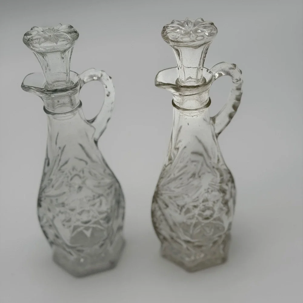 Vintage Clear‎ Pressed Glass Starburst Cruet Set with Stoppers Set of 2 7 inch